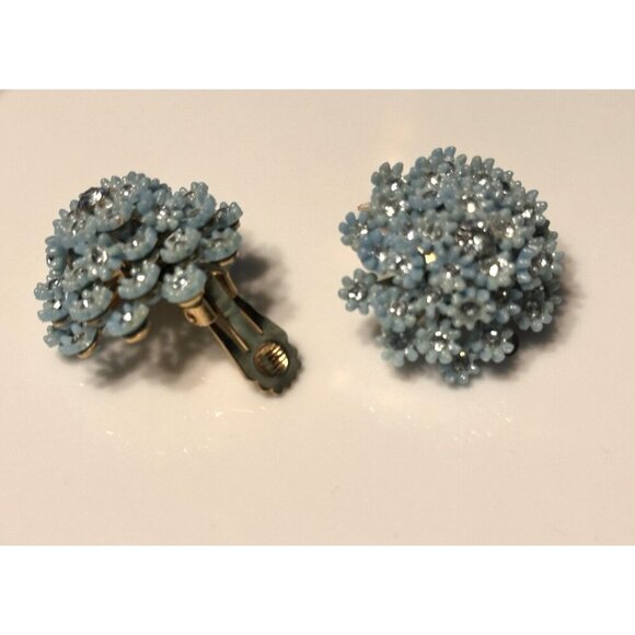 MCM CLUSTER FLORAL BLUE RHINESTONE & LUCITE PLASTIC BEAD DOMED CLIP ON EARRINGS - Picture 4 of 8